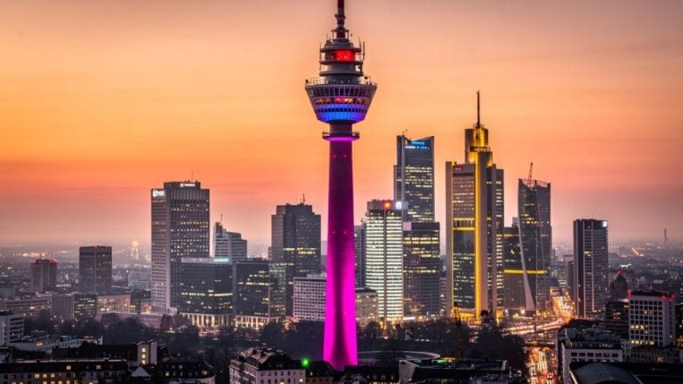 Der Europaturm: Ein Frankfurter Wahrzeichen zwischen Geschichte, Wandel und Zukunft