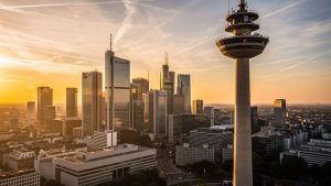 Ein Riese am Horizont: Die faszinierende Europaturm Geschichte in Frankfurt