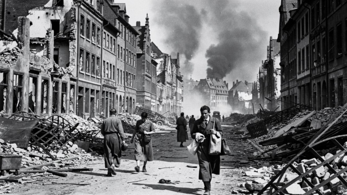 Frankfurt im Zweiten Weltkrieg: Eine Stadt kämpft, brennt und steht wieder auf