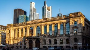 Die IHK Frankfurt Geschichte: Eine Zeitreise durch Handel, Wandel und Mainhattan