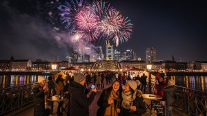Eiserner Steg Silvester 2026: Dein Guide für eine unvergessliche Mainmetropolen-Nacht