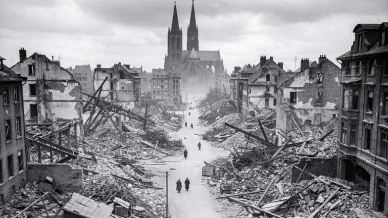 Frankfurt im Zweiten Weltkrieg: Als Mainhattan aus der Asche stieg