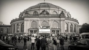 Festhalle Frankfurt Geschichte: Eine Zeitreise durch Glanz, Tragödie und Wiedergeburt